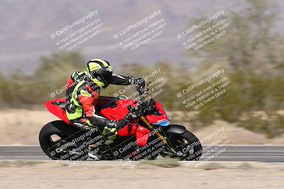 media/Dec-01-2025-Moto Forza (Mon) [[2daa91e15f]]/2-Intermediate Group/Session 3 (Turn 7 Inside Pans)/